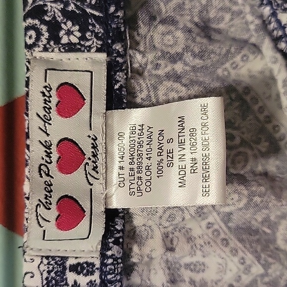 Three Pink Hearts Women's Floral Print Shorts Romper With Pockets Size Small - Picture 4 of 6